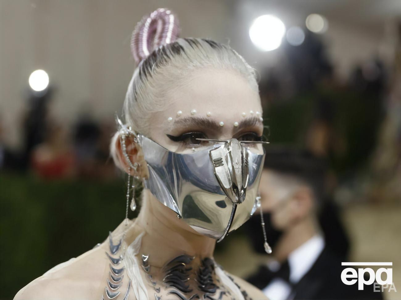 Граймс іронічно заявила, що після розставання з Маском має намір колонізувати один із супутників Юпітера