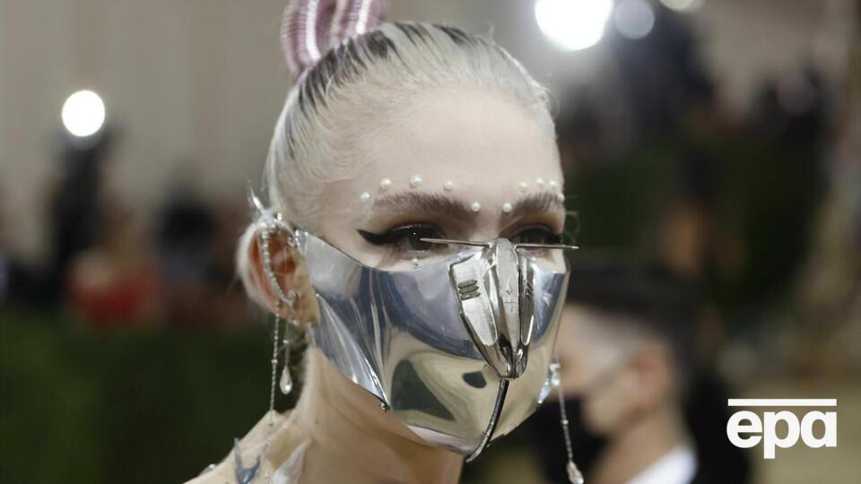 Граймс іронічно заявила, що після розставання з Маском має намір колонізувати один із супутників Юпітера