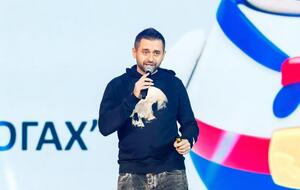 Арахамия сказал, что партийный "Оскар" будут вручать "с юмором и с иронией за всякого рода вещи, которые происходили в течение двух лет"