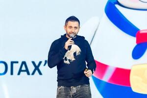 Арахамия сказал, что партийный "Оскар" будут вручать "с юмором и с иронией за всякого рода вещи, которые происходили в течение двух лет"