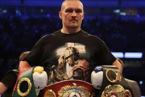 В ночь на 26 сентября Усик победил в бою за звание объединенного чемпиона мира
