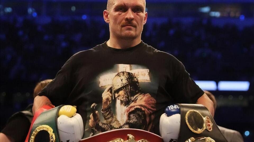 У ніч на 26 вересня Усик переміг у бою за звання об'єднаного чемпіона світу