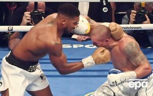 Усик (справа) о силе ударов Джошуа (слева): Можно посмотреть на мой фейс