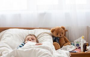 Детей с положительным результатом теста изолировали в больнице, но симптомы есть только у двоих заболевших