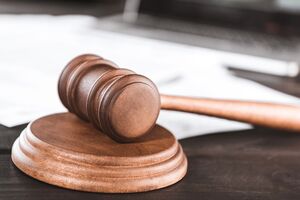 Затриманого доправили до Дарницького районного суду для обрання запобіжного заходу