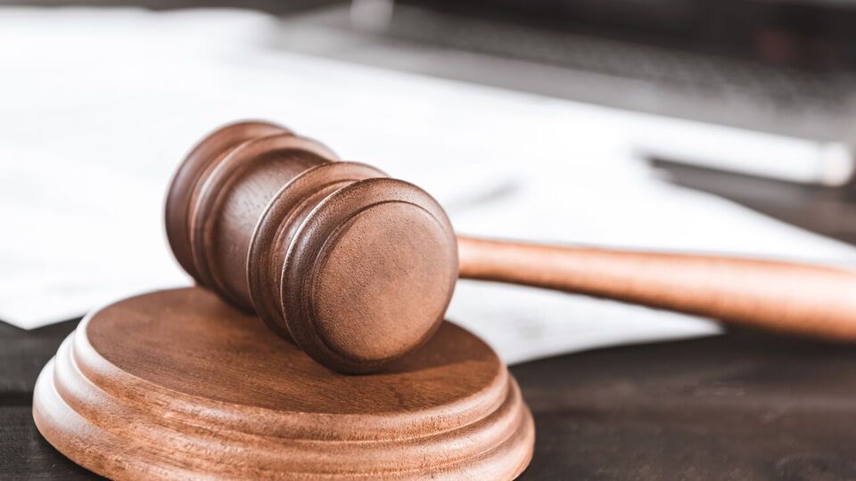 Затриманого доправили до Дарницького районного суду для обрання запобіжного заходу