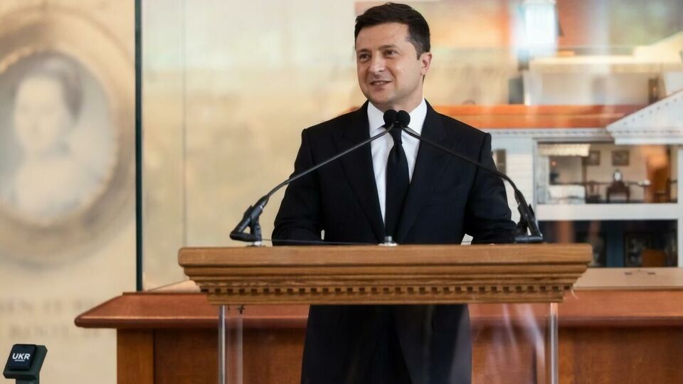 53,5% украинцев считают, что после избрания Зеленского президентом отношения Украины и США не претерпели изменений