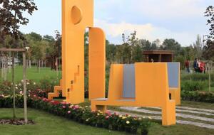 В Мариуполе Фонд открыл звуковую арт-инсталляцию, которая символизирует дорогу домой