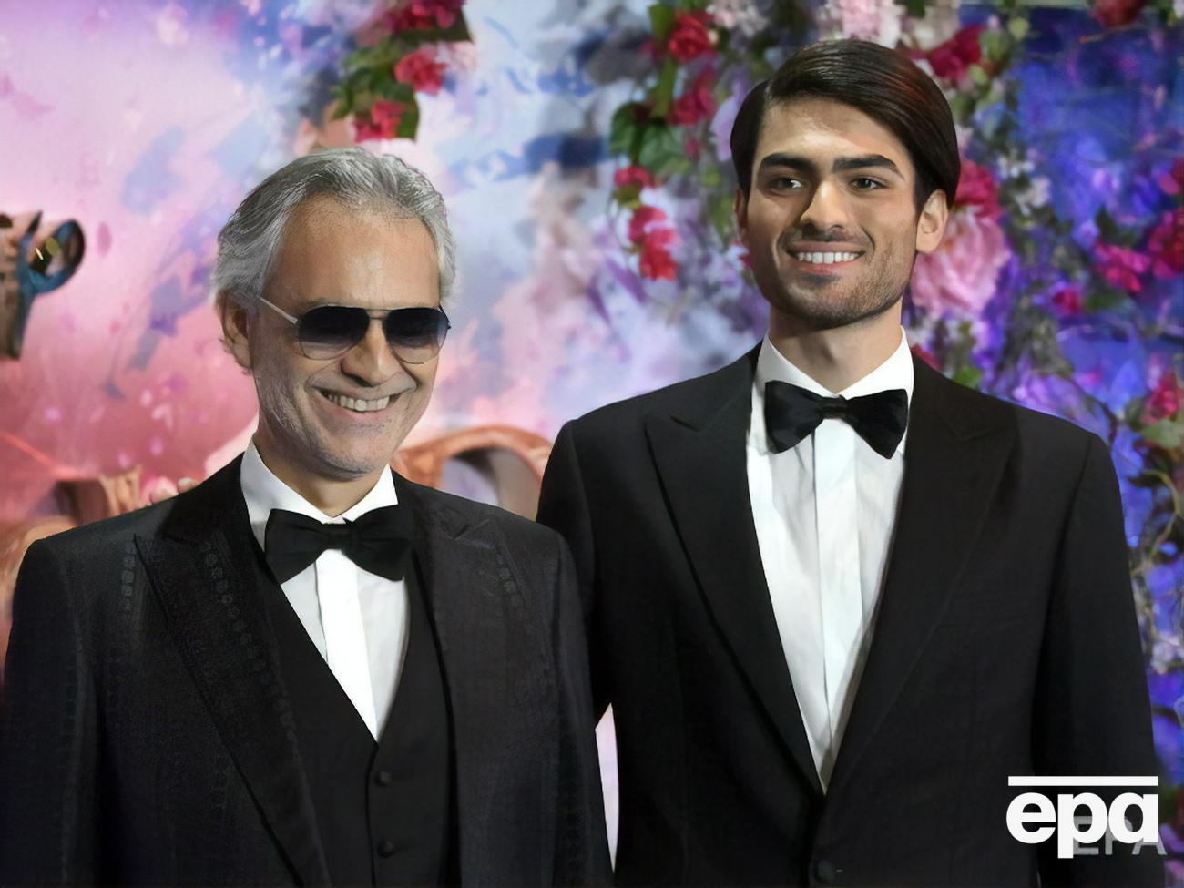 Андреа Бочелли с младшим сыном Маттео, которому в октябре исполнится 24 года