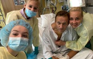 После отравления Навальный 18 дней пробыл в коме