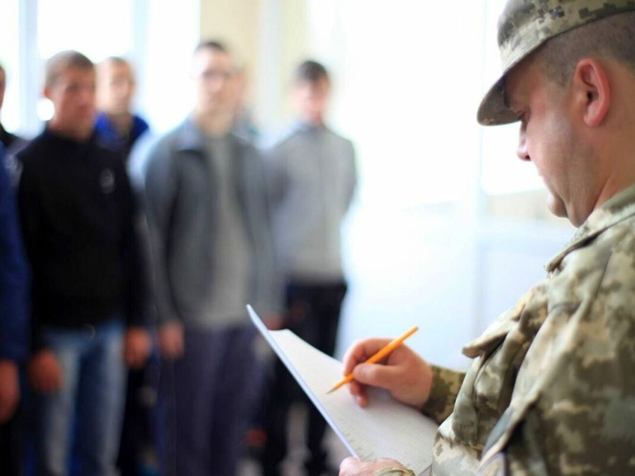 Чоловіки, які стали студентами, мають надати довідку про це