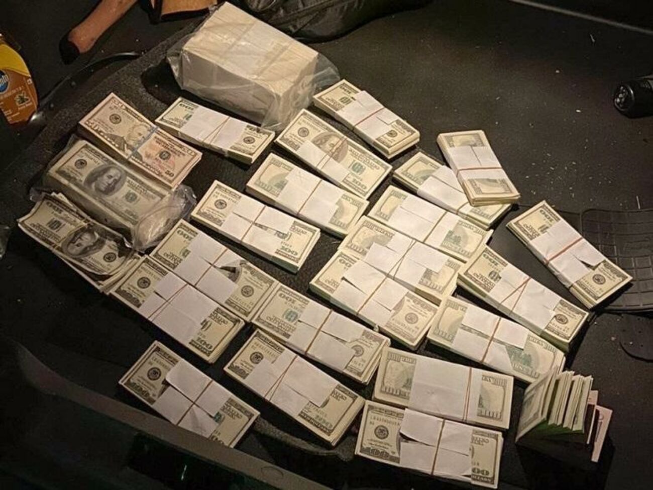 Фальшивые купюры направили на экспертизу