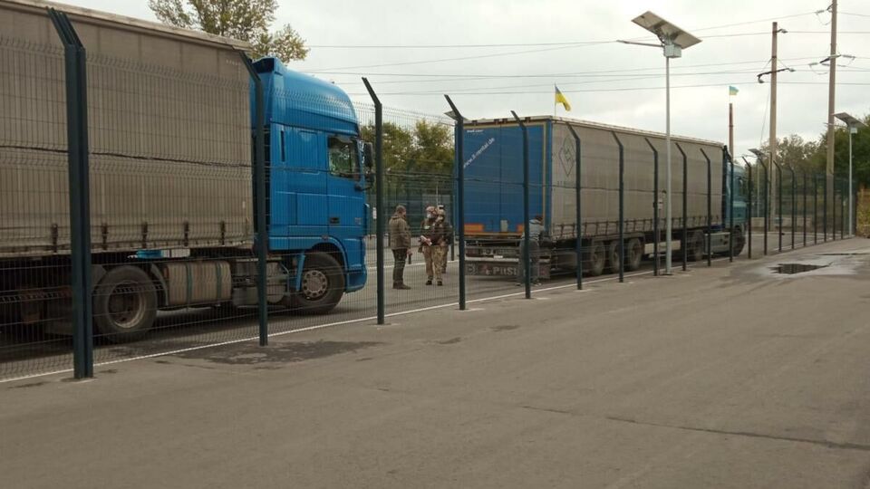 В ОРДЛО привезли медичне обладнання та будматеріали
