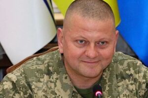 Залужный (на фото) отменил приказы, которые так или иначе запрещали украинским военнослужащим открывать огонь, отметил Годзенко