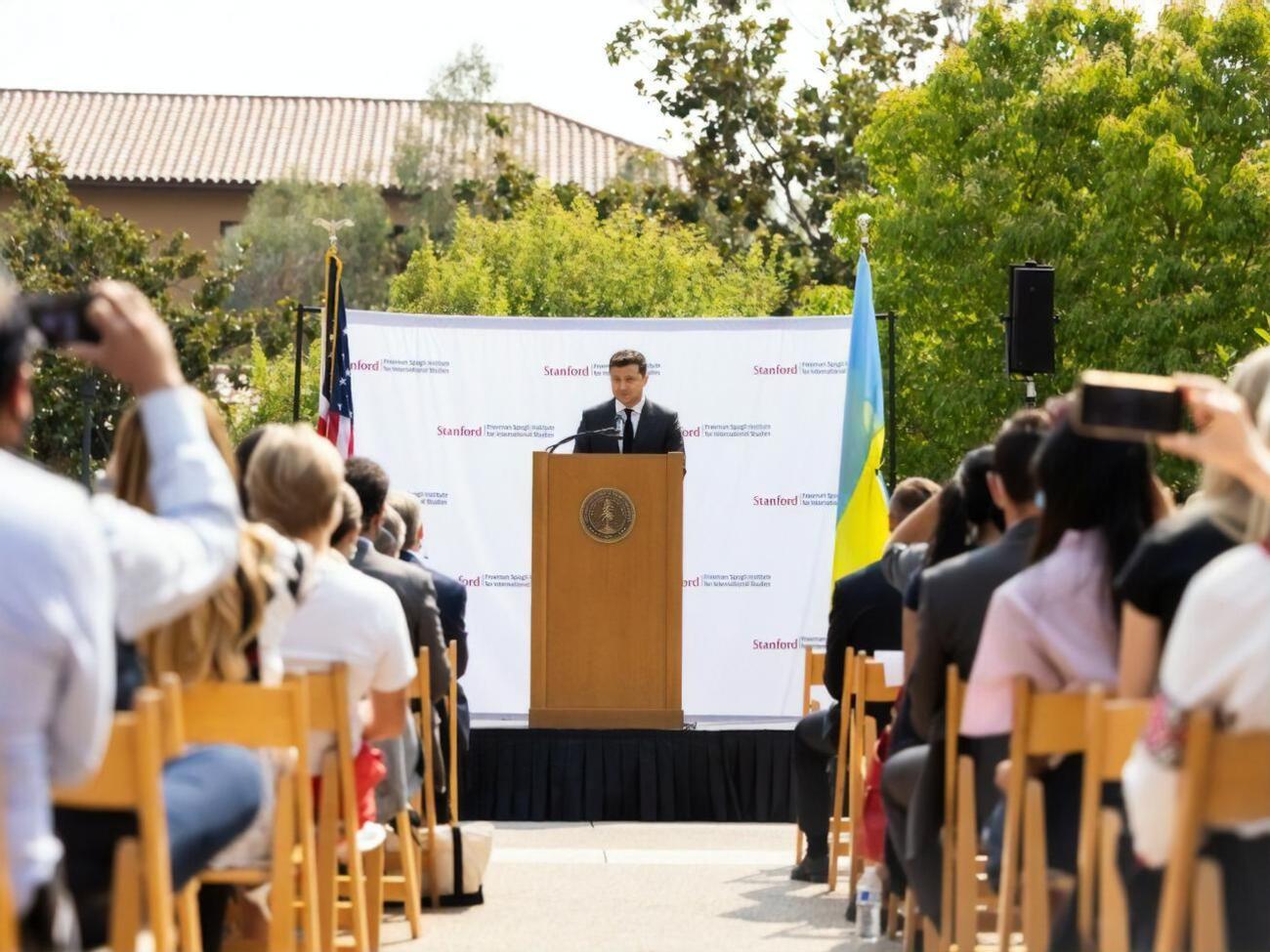 Зеленский выступил в Стэнфорде