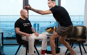 Morgenshtern: Вот сейчас начну, поймаю ноты, извините, фанеры нет, но есть банкноты