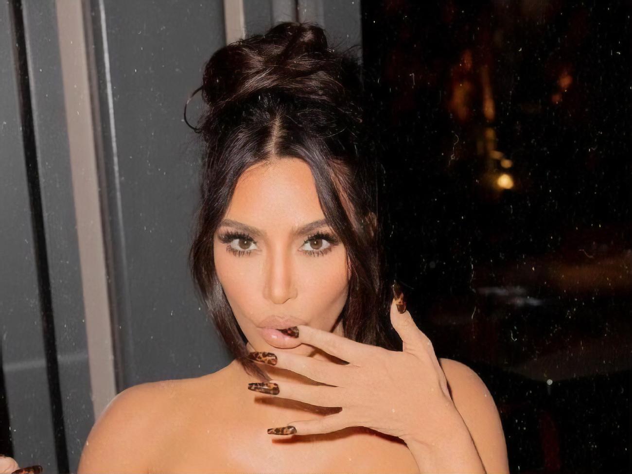 Кардашян представила новую линейку тональных кремов собственного бренда