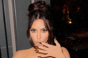 Кардашян представила новую линейку тональных кремов собственного бренда