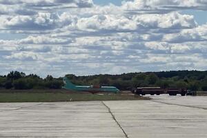 Самолет авиакомпании "Роза Ветров" приземлился в Полтаве, а через несколько часов улетел в Харьков