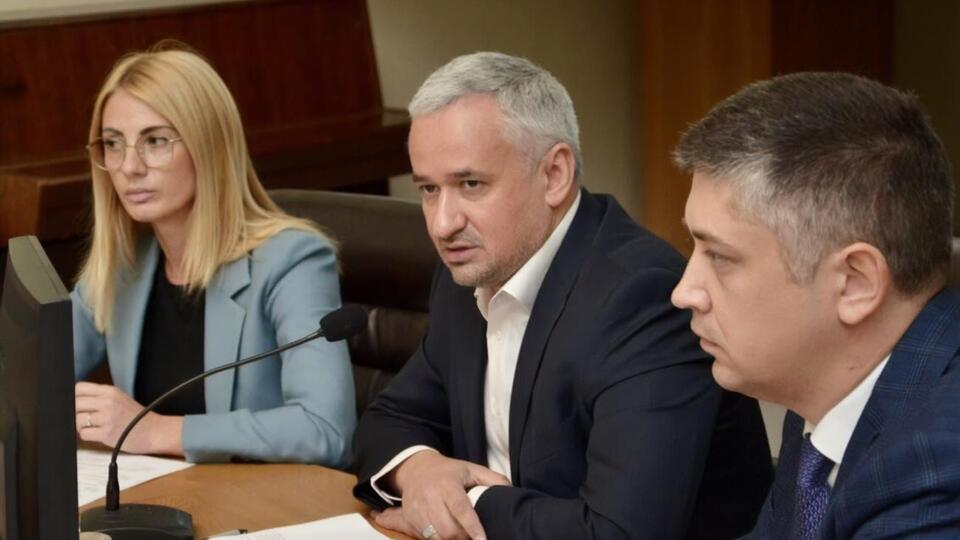 Виталий Сажиенко (в центре): Во исполнение предписаний Гоструда задолженность по зарплате выплачена 42,9 тыс. работников на сумму 393 млн грн