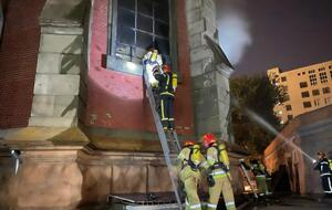 Предварительно жертв и пострадавших в результате пожара в костеле нет, отметили в ГСЧС