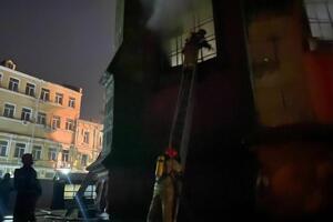 Станом на 23.00 відкритого вогню всередині костелу немає, зазначили у ДСНС