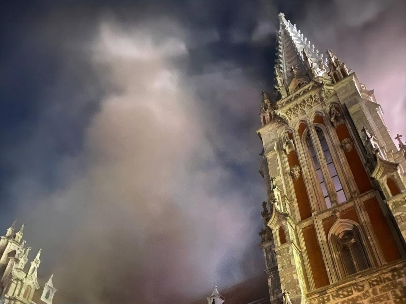 В Киеве горел костел Святого Николая. Фоторепортаж