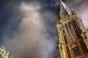 В Киеве горел костел Святого Николая. Фоторепортаж
