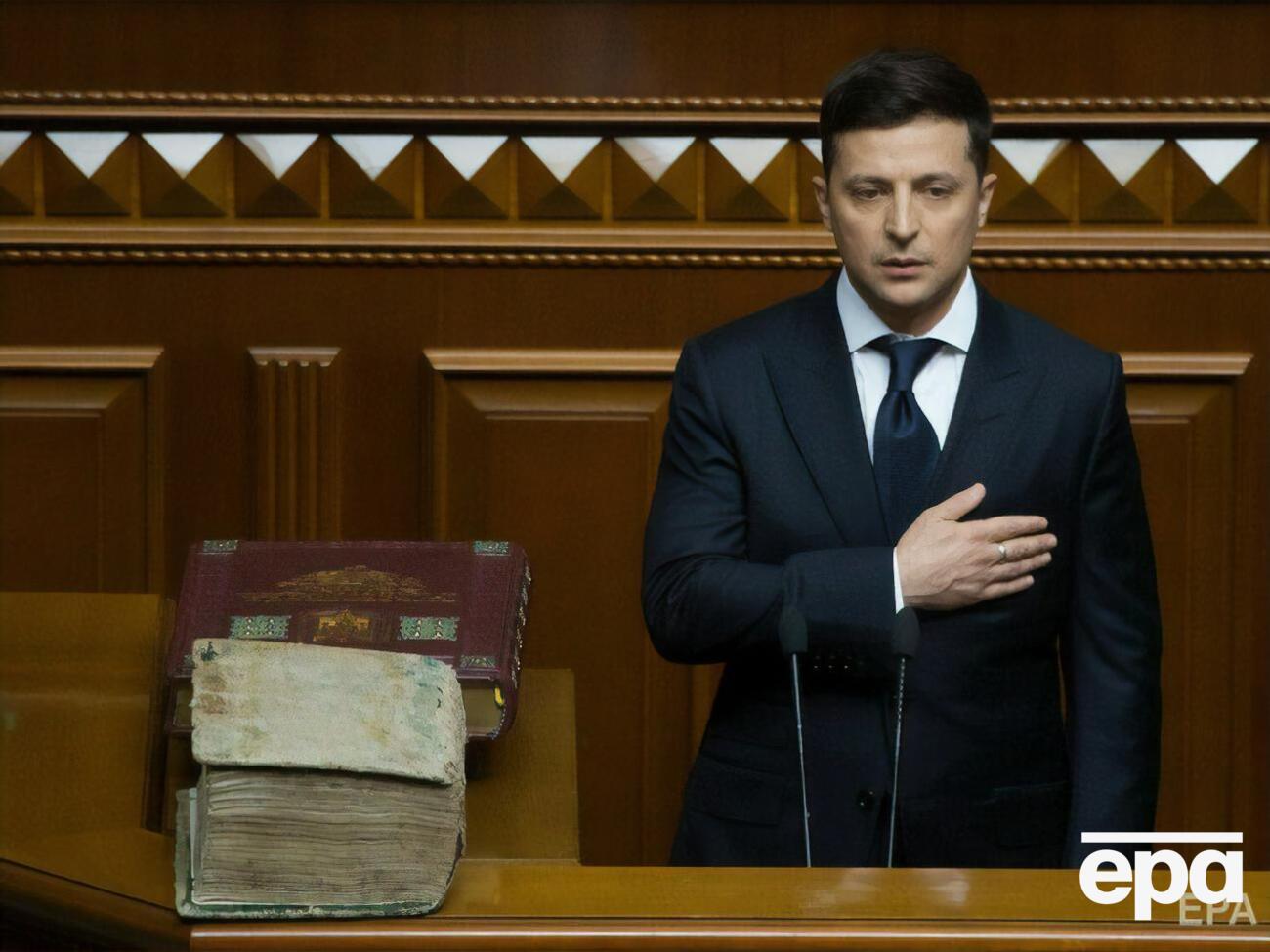 Разумков вважає правильним, що Зеленський (на фото) ішов на вибори на один строк