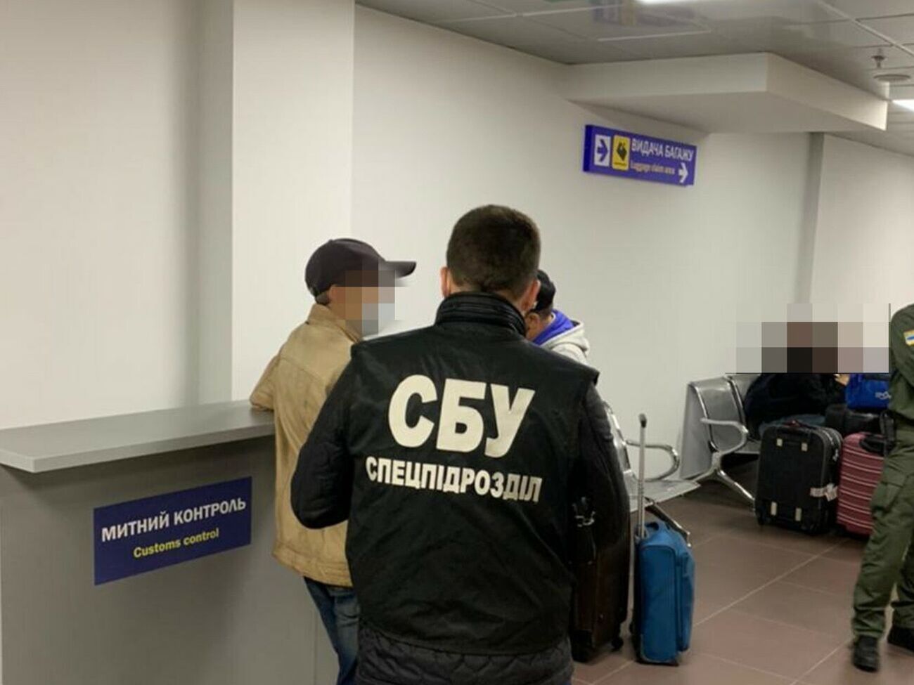 Двох моряків зупинили перед відправленням за кордон