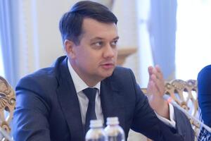 Сегодня Разумков (на фото) заявил, что Арахамия инициировал сбор подписей нардепов за его отставку
