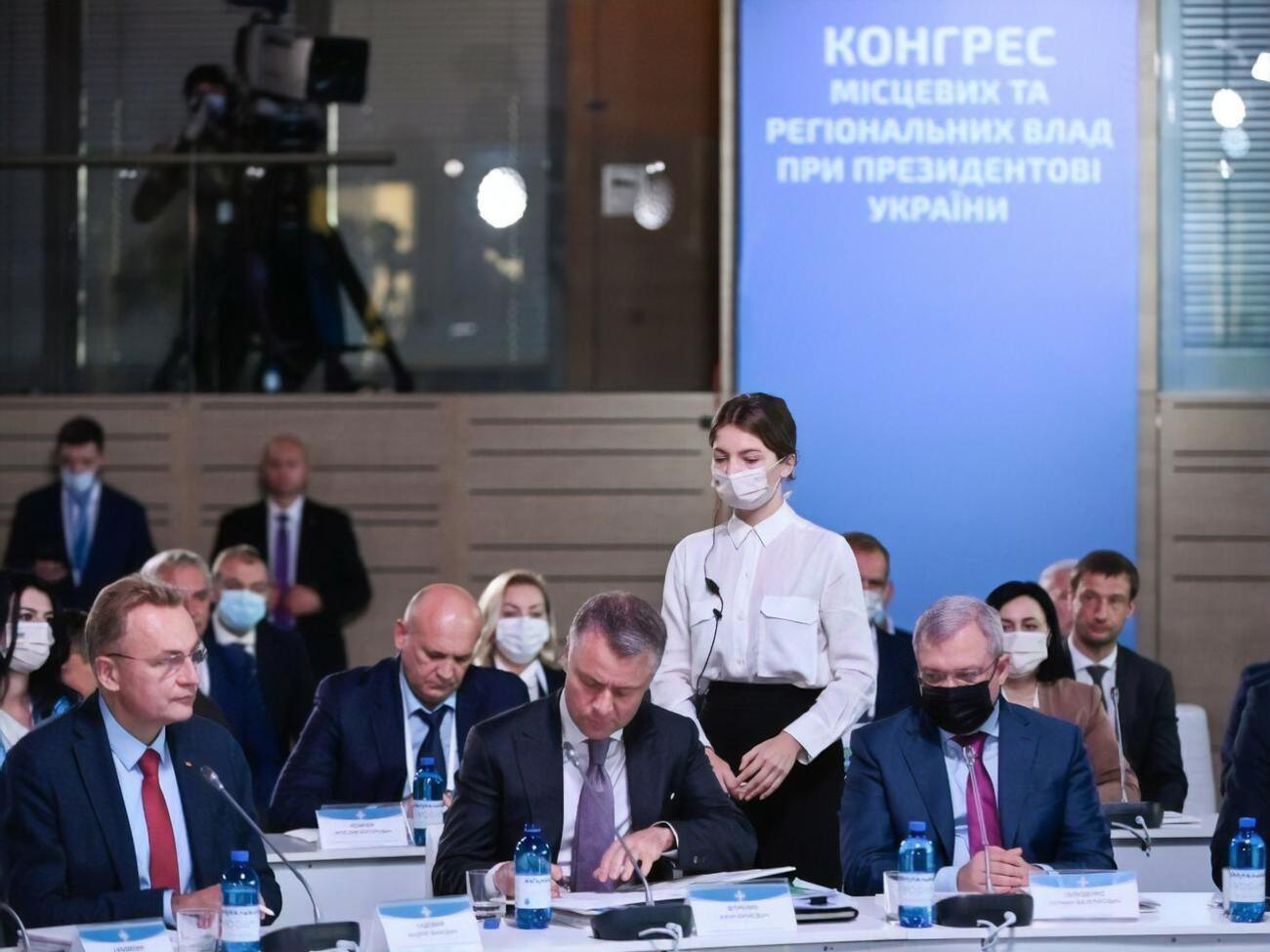 Меморандум подписали мэры украинских городов, представители правительства и "Нафтогазу" (на фото&nbsp;&ndash; Садовый, Витренко и Галущенко)