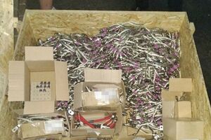 По данным следствия, поставка комплектующих иностранного производства низкого качества происходила через коммерческие структуры