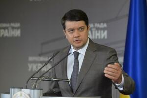 Разумков зазначив, що без запрошення не поїде на засідання фракції "Слуга народу"