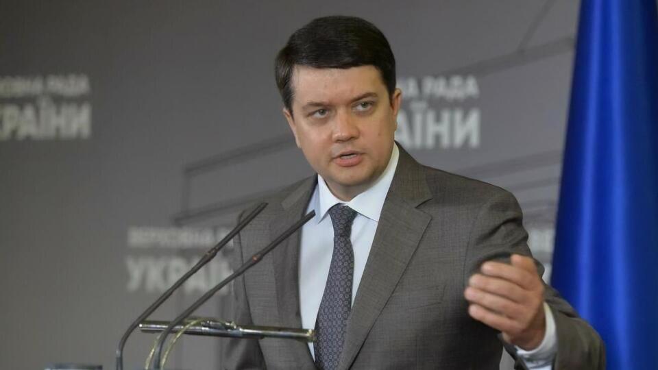 Разумков зазначив, що без запрошення не поїде на засідання фракції "Слуга народу"