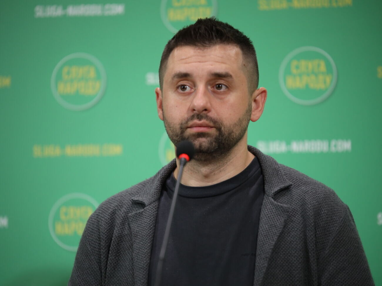 Уперше Арахамія ініціював збір підписів від імені парламентської фракції "Слуга народу"