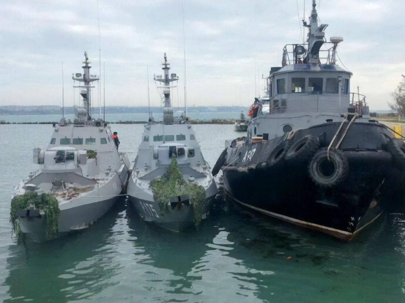 Катери українських ВМС "Бердянськ", "Нікополь" і буксир "Яни Капу" поверталися в Одесу