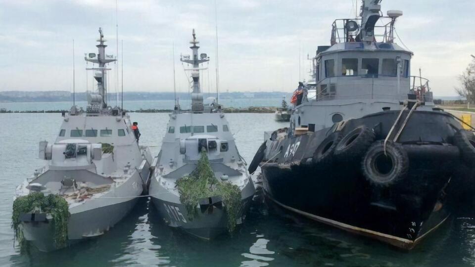 Катера украинских ВМС "Бердянск", "Никополь" и буксир "Яны Капу" возвращались в Одессу
