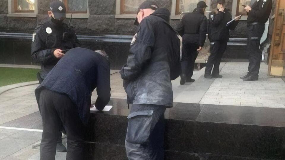 Помешали акту самосожжения дежурившие под ОПУ полицейские