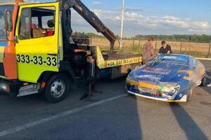 19 августа суд Киева арестовал автомобили, которые дрифтовали по Софийской площади