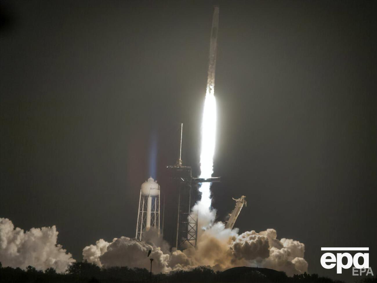 В составе миссии нет профессиональных астронавтов