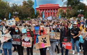 В Киеве на марш в защиту животных вышло порядка 1 тыс. человек