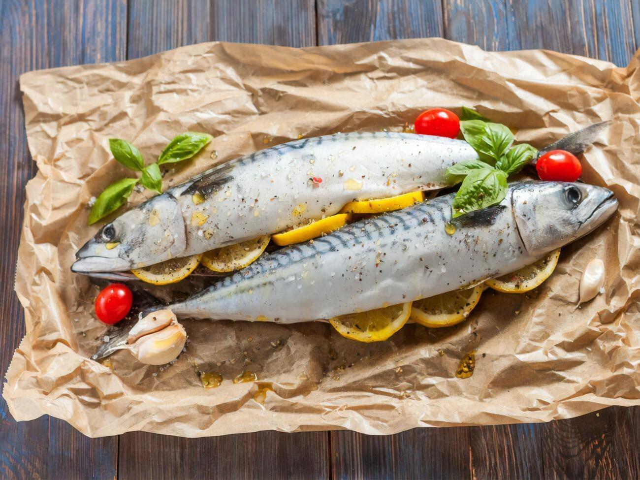 Скумбрию надо запекать 30 минут в духовке