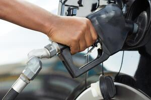 Средняя цена на бензин выросла на 40 копеек за литр