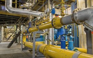 Тепловики получили возможность заключать контракты на поставку газа с любой компанией, но эта свобода обернулась выбором без выбора, считает экономический обозреватель издания "Деловая столица" Алексей Суков