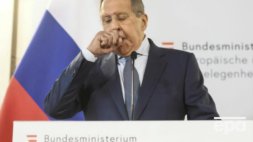 По словам Лаврова, украинская сторона "увиливает" от выполнения Минских соглашений