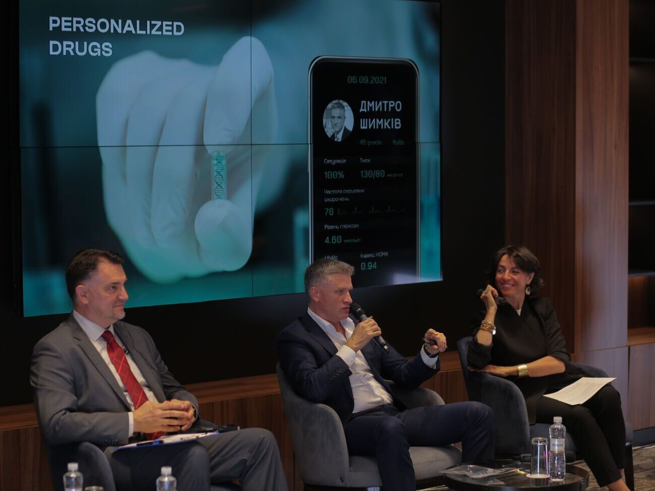 Дмитрий Шимкив (в центре): Мы рассматриваем применение искусственного интеллекта в сфере исследований in silico