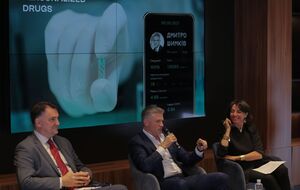 Дмитрий Шимкив (в центре): Мы рассматриваем применение искусственного интеллекта в сфере исследований in silico