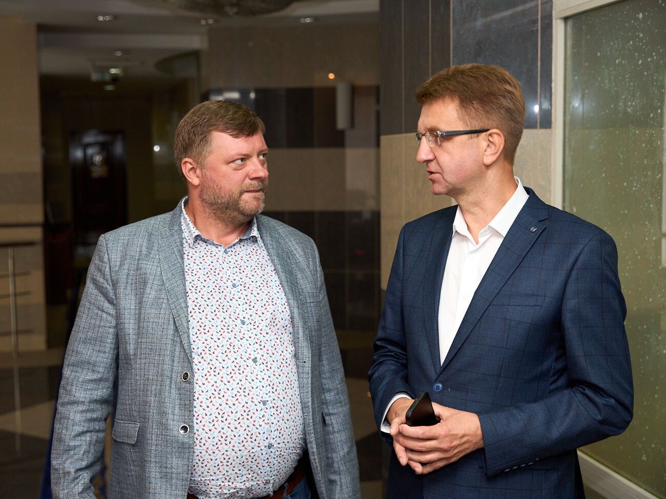 Корнієнко (ліворуч) сказав, що кандидатуру Войцехівського (праворуч) підтримує президент