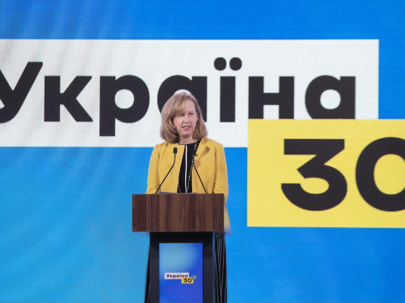 США та Україна підписали низку важливих договорів у сферах безпеки, енергетики, економіки і торгівлі, зазначила Квін
